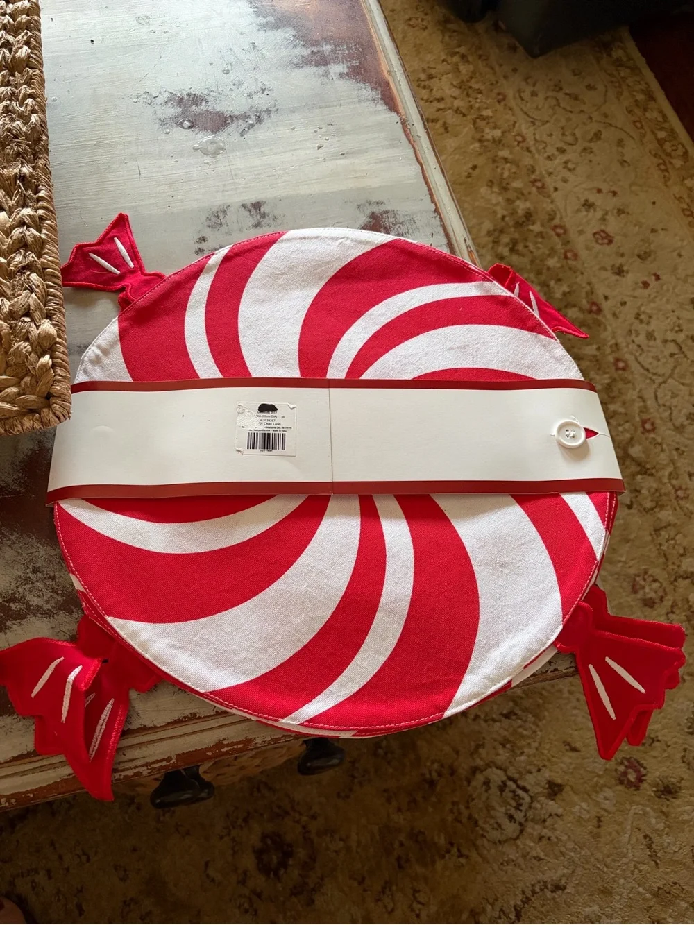NWT Set of 4 Peppermint Candy Swirl Round Placemats – Converts to Table runner